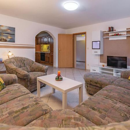 3 Bedroom Awesome Apartment In Pavicini Екстер'єр фото
