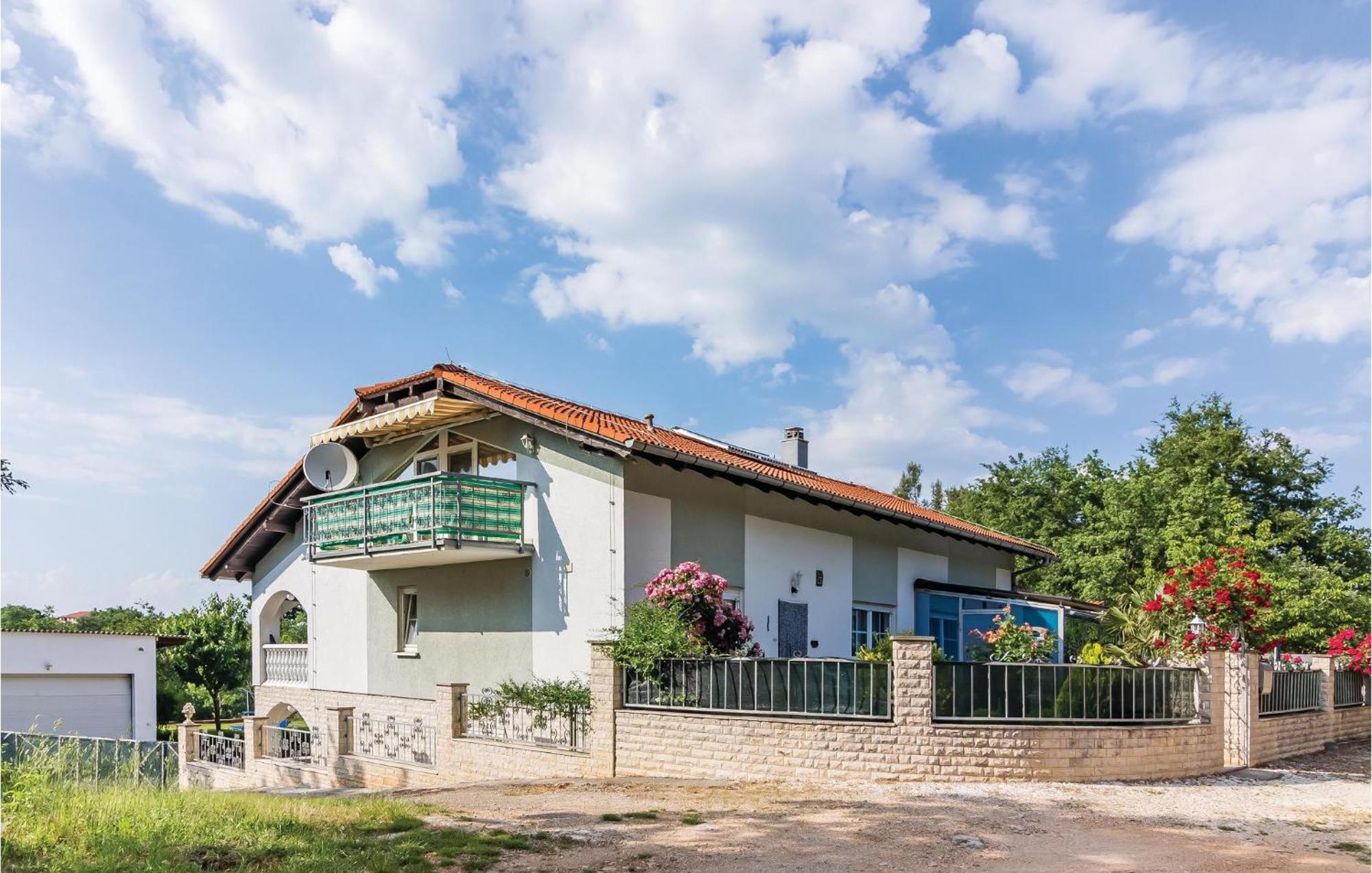 3 Bedroom Awesome Apartment In Pavicini Екстер'єр фото